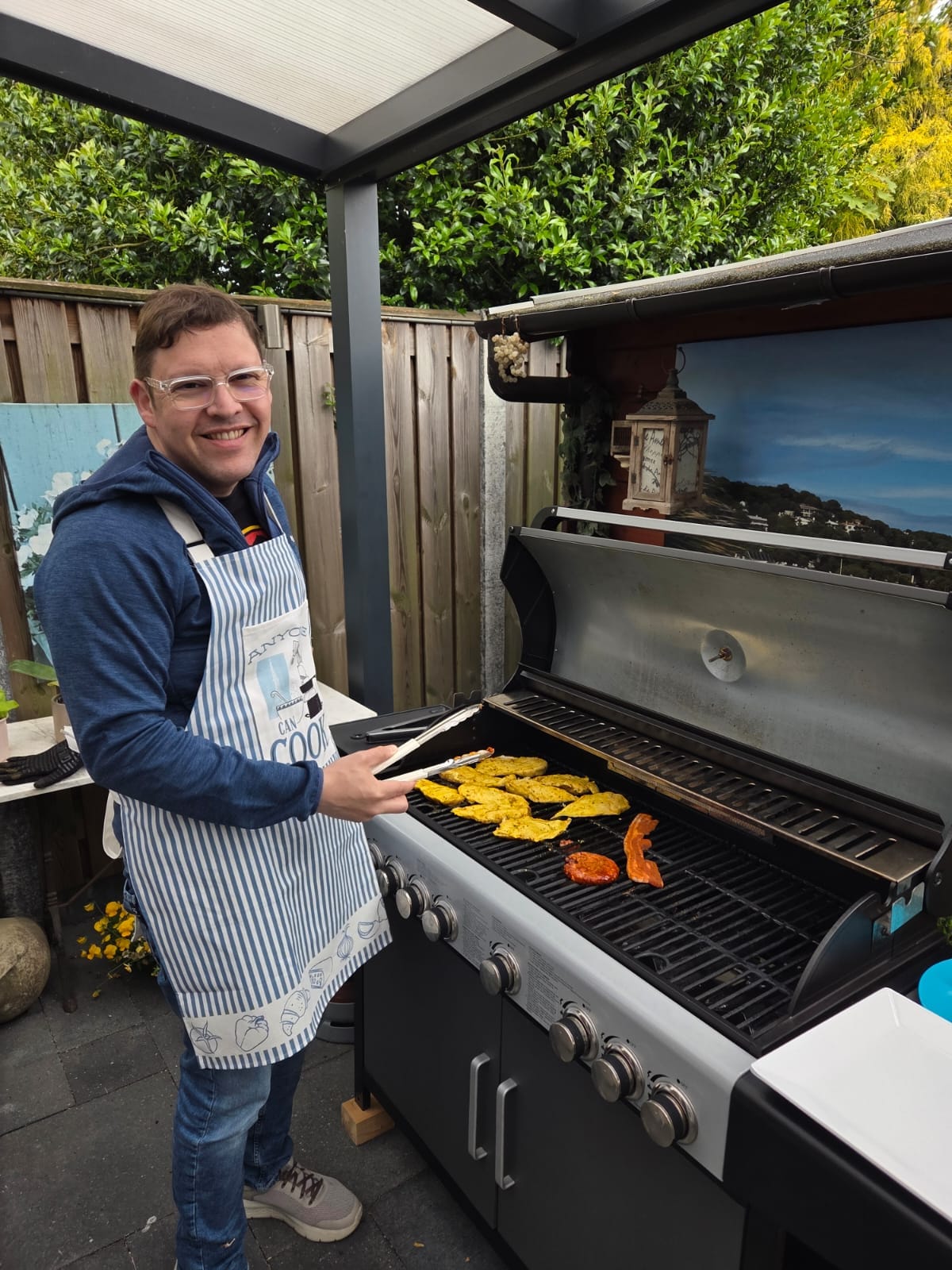 🎉 BBQ in Stramproy – Hoe ik het plan verloor (en weer vond)